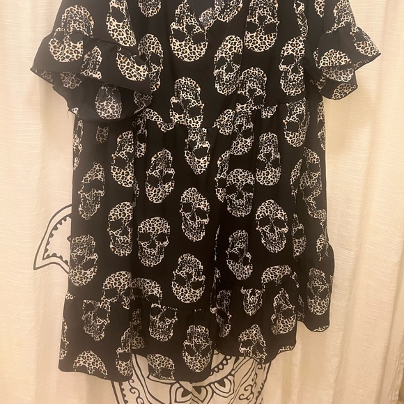 Skull knee length dress! Perfect for Halloween! - Picture 2 of 3